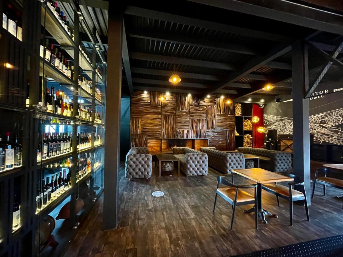 Gudauri Loft Hotel Buitenkant foto Wine bar in Seoul, South Korea
