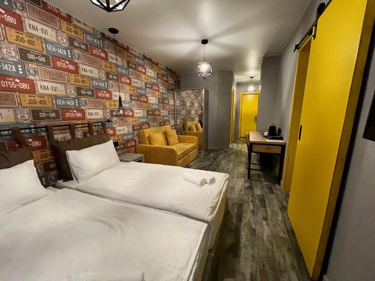 Gudauri Loft Hotel Buitenkant foto A room at the hotel