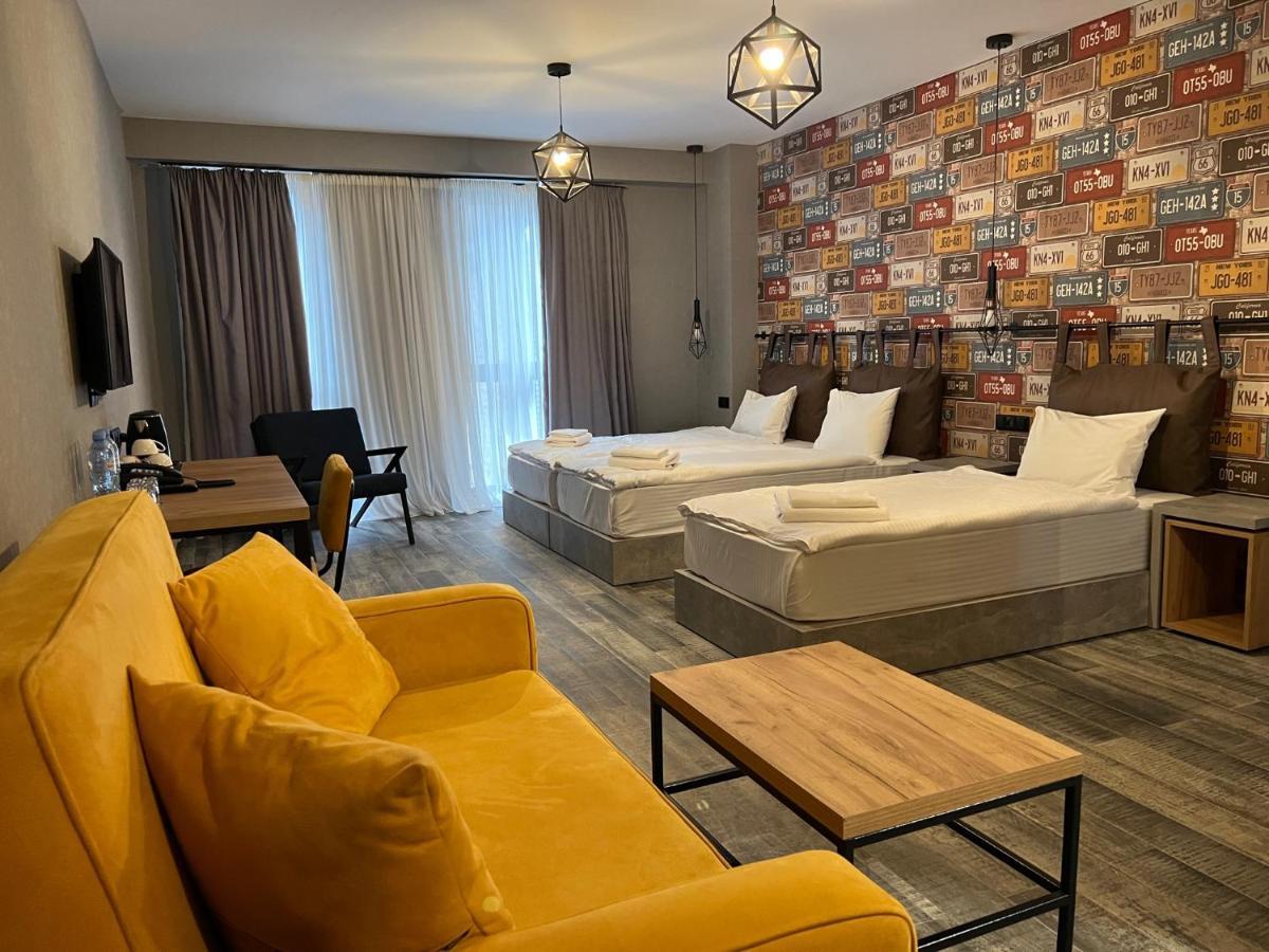 Gudauri Loft Hotel Buitenkant foto Family room