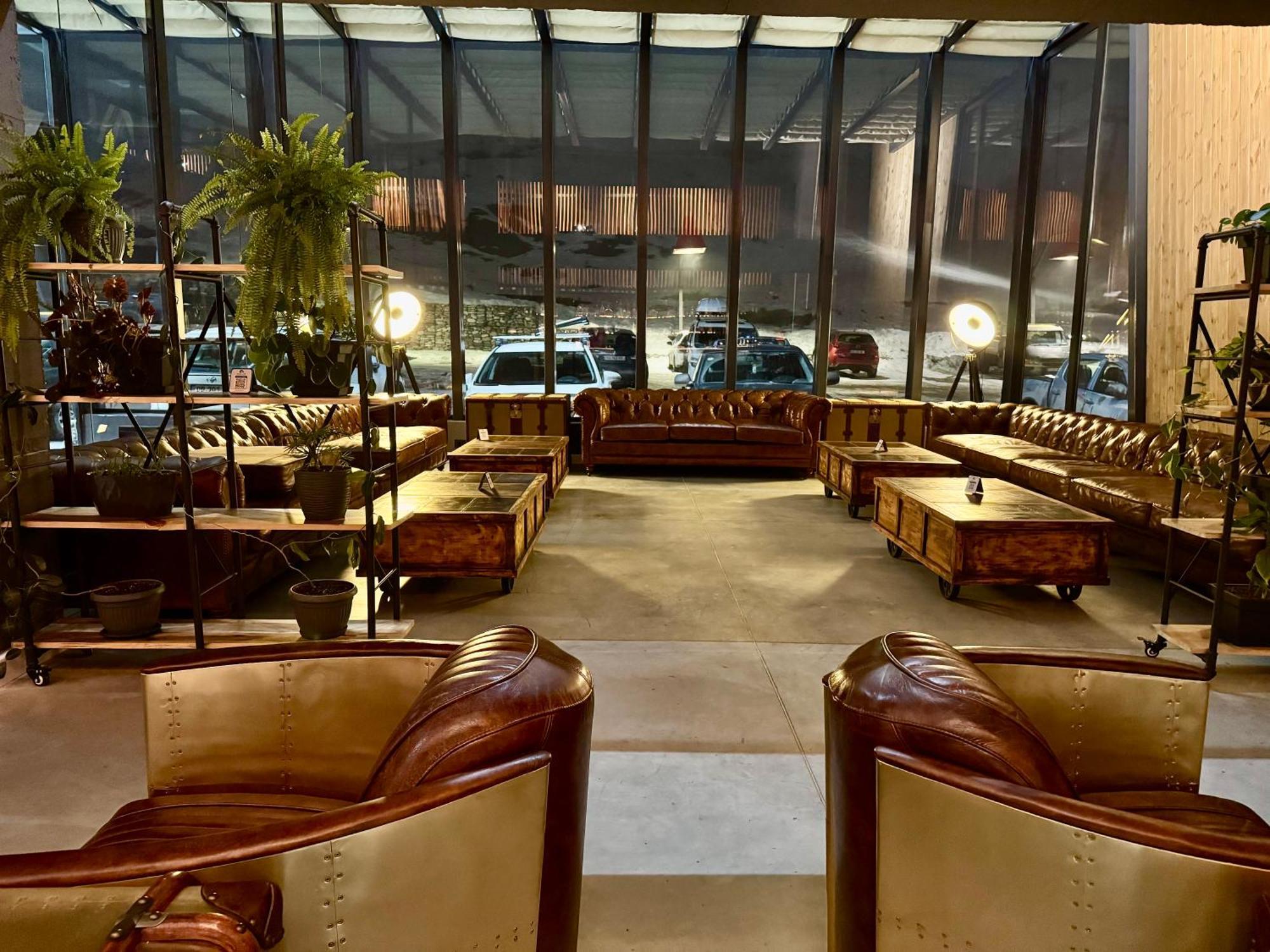 Gudauri Loft Hotel Buitenkant foto The lobby of the hotel