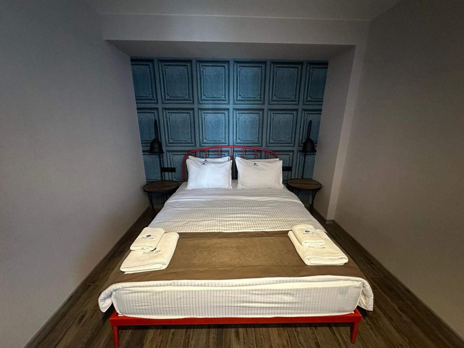 Gudauri Loft Hotel Buitenkant foto A bedroom at the hotel