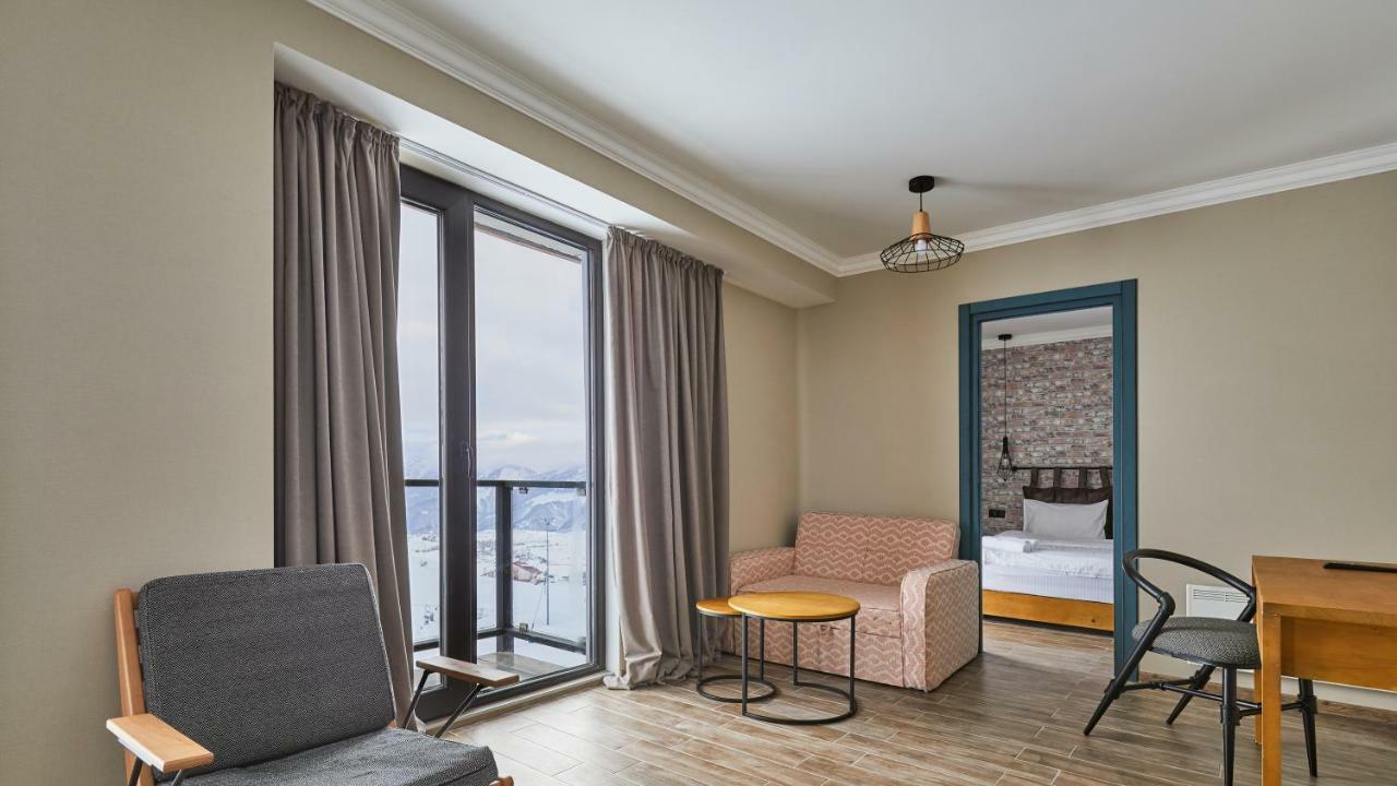 Gudauri Loft Hotel Buitenkant foto Suite