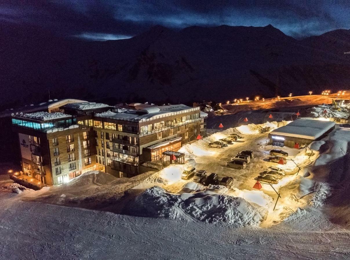 Gudauri Loft Hotel Buitenkant foto Aerial view of the hotel
