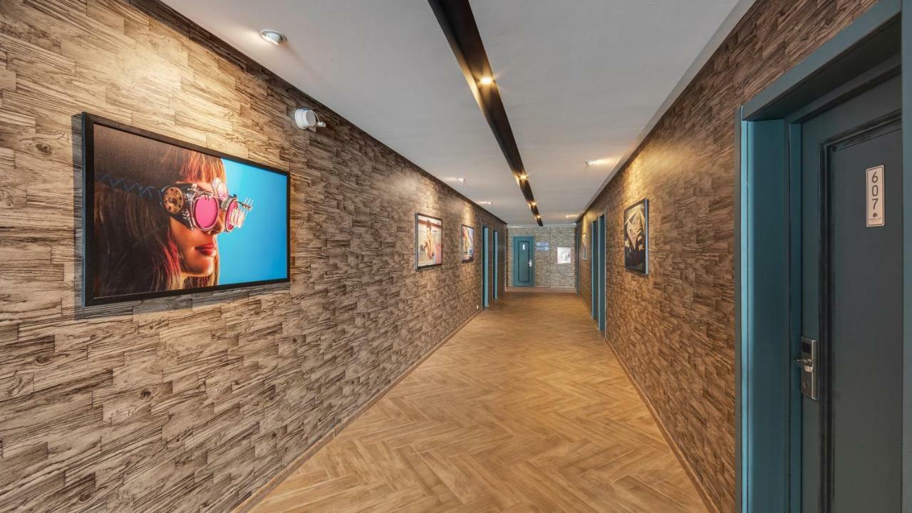 Gudauri Loft Hotel Buitenkant foto 3D rendering of a corridor